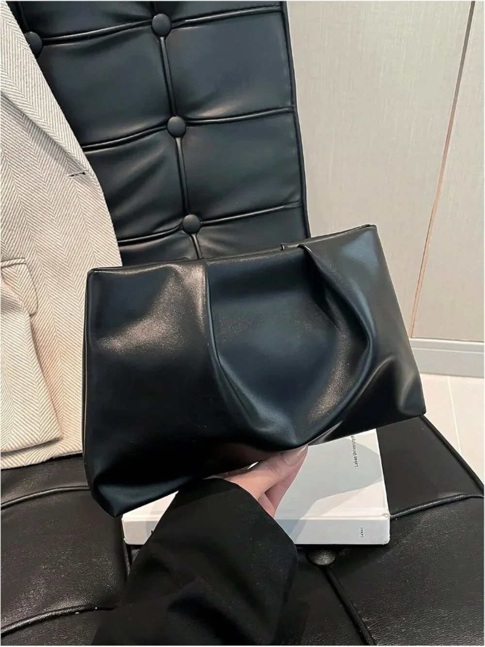 👜Women's Black PU Leather Clutch Purses Small Zipper Elegant Ruched Handbag